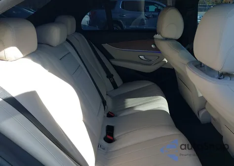 2017 Mercedes-Benz E 300 4Matic из США, поврежденный, VIN WDDZF4KB2HA025845